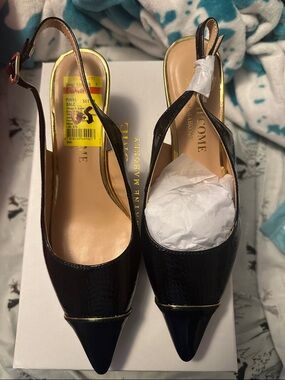 Patent leather  Black Pointed-Toe Slingback Heels with Gold Trim will fit 7w